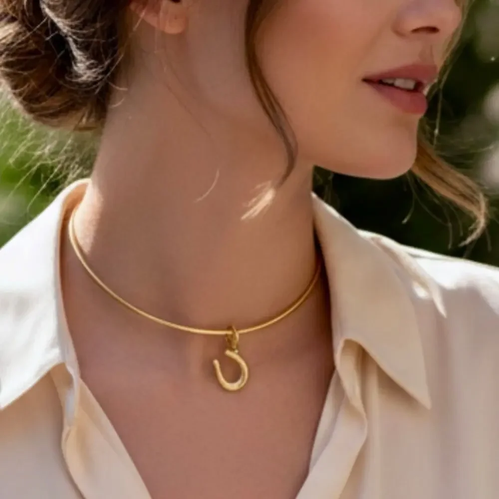 Madewell Horse Shoe Charm Wire Choker Necklace Antique Gold One Size NWT - Picture 1 of 12